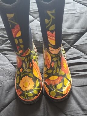 Bogs Floral Pattern Black Orange Green Rain Boots